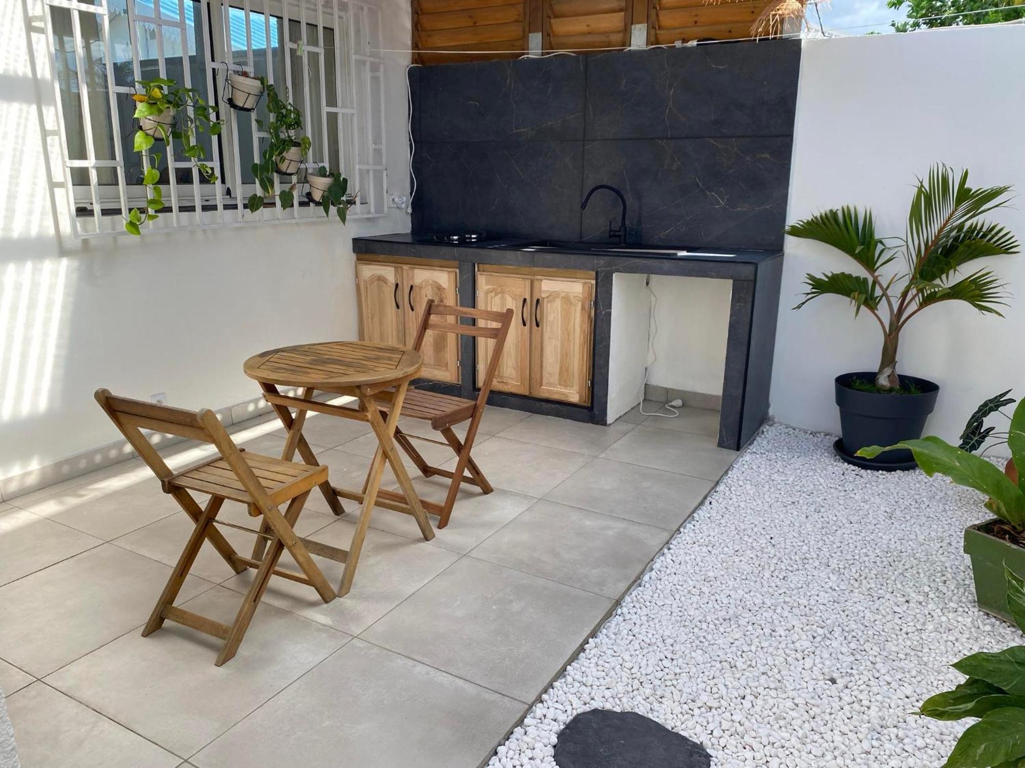 La Chambre Des Sorciers - Logement Independant Sainte-Marie Εξωτερικό φωτογραφία
